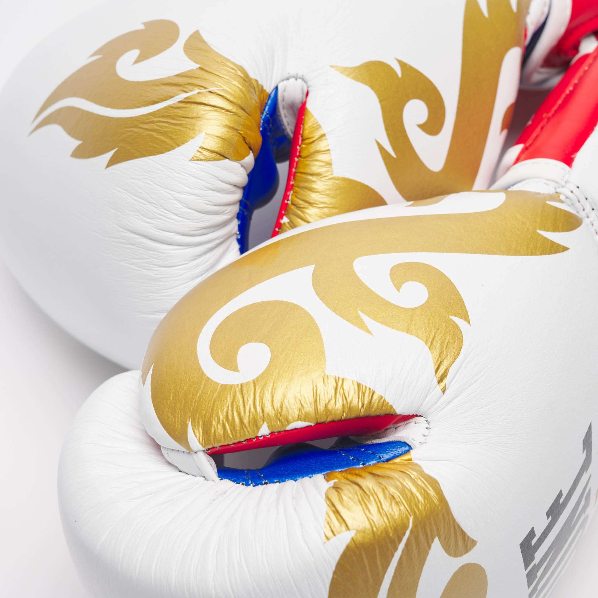 Guantes de Boxeo Leone 1947 Thai Style GN114 Blanco