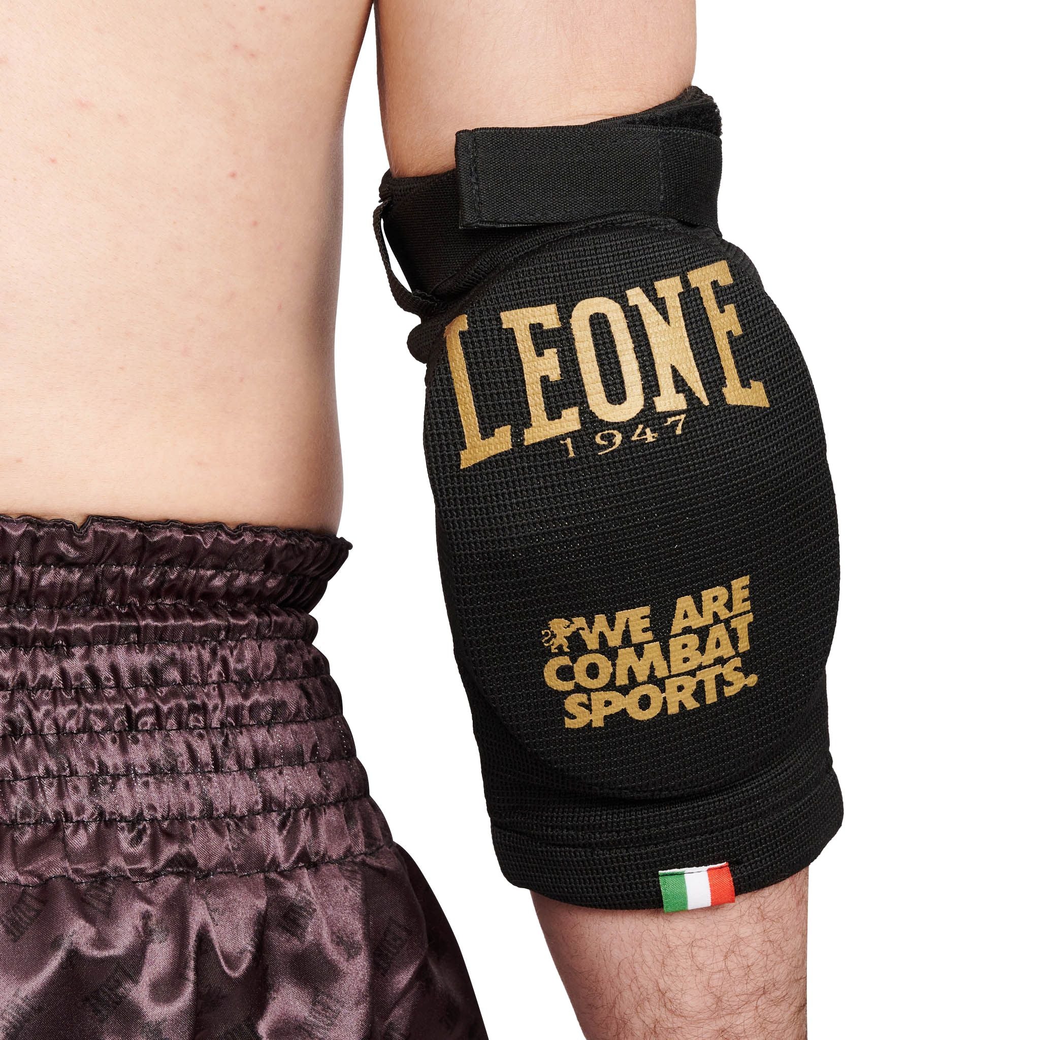 Coderas para Muay Thai Leone Color Negro PR341 DNA